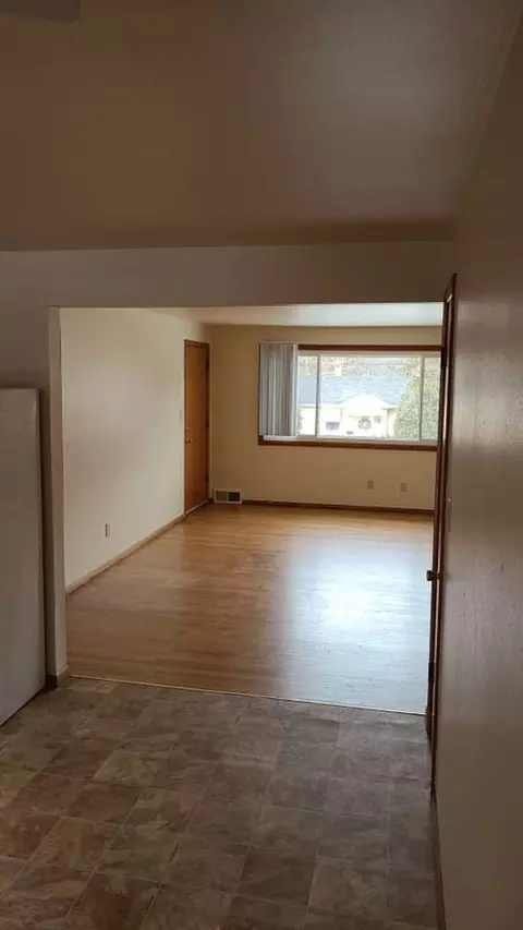 719 E Cecil St, Neenah, WI 54956