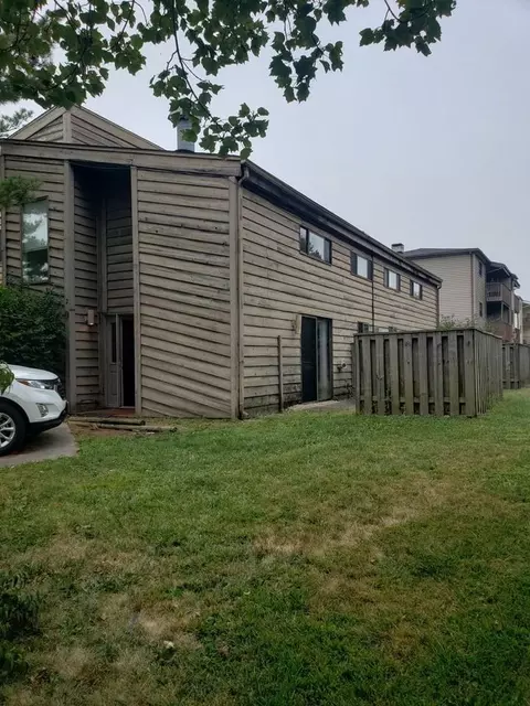 807 Hartwell Dr, Savoy, IL 61874