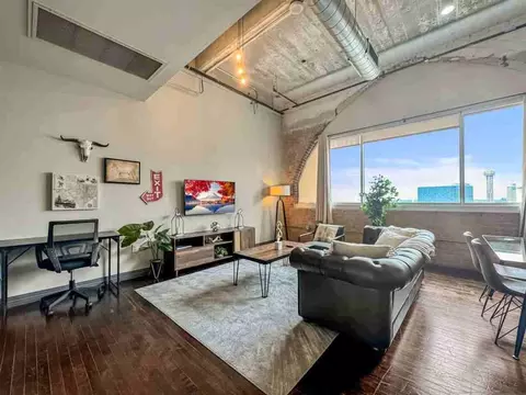 500 S Ervay St, Dallas, TX 75201