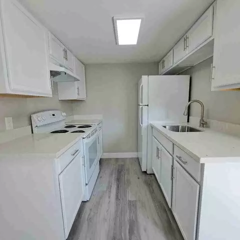 2556 Van Patten St, Winchester, NV 89109