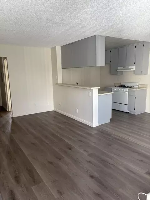 6810 Foothill Blvd, Tujunga, CA 91042