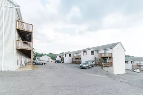 100 Pinnacle Height Dr, Morgantown, WV 26505