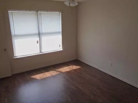 312 Tamara Dr, Georgetown, TX 78628 photo 2