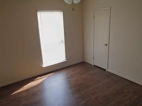 312 Tamara Dr, Georgetown, TX 78628 photo 3