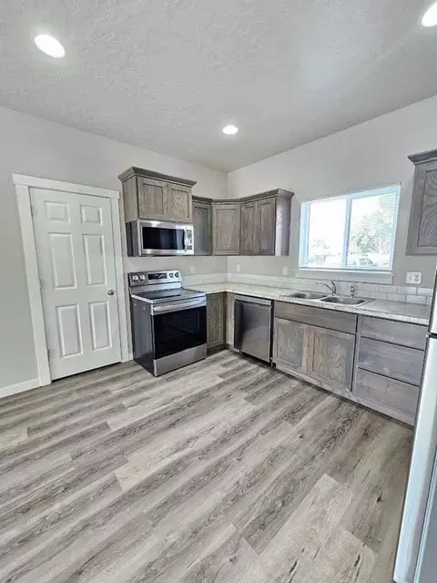 1011 Pirate Cove Dr, Payette, ID 83661