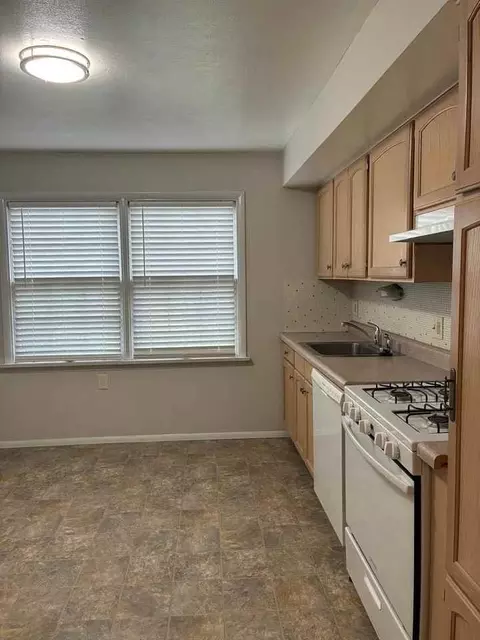 604 Thunderbird Ct, Chesterfield, MO 63017