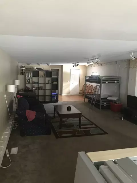 2220 Murray Hill Rd, Cleveland, OH 44106