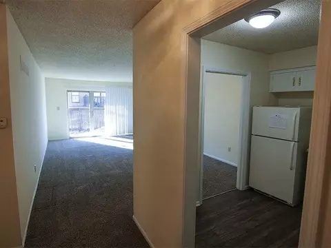 8900 W 102nd Ter, Overland Park, KS 66212