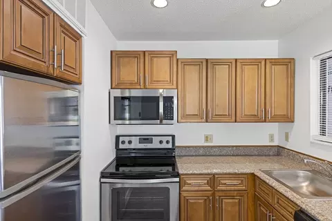 1500 E Kilgore Rd, Kalamazoo, MI 49001