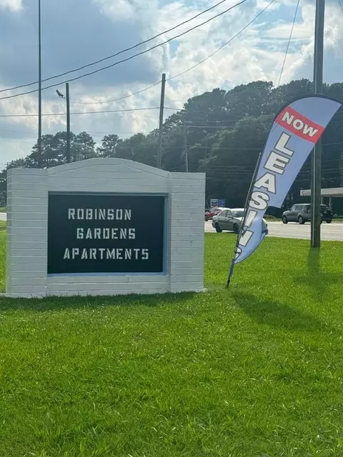 815 S Cobb Dr SE, Marietta, GA 30060