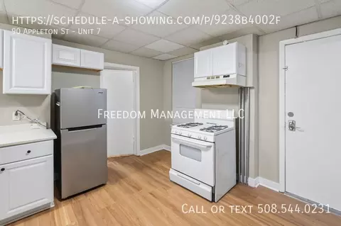 90 Appleton St, Lowell, MA 01852