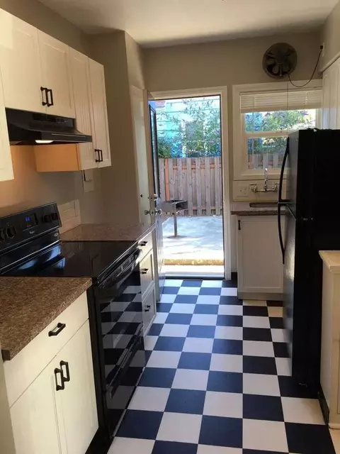 587 N Rosa Parks Way, Portland, OR 97217