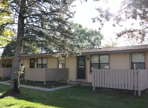 106 Falls Ct, Lansing, MI 48917
