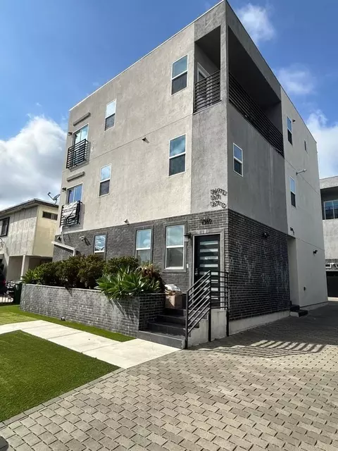 1369 W 36th St, Los Angeles, CA 90007