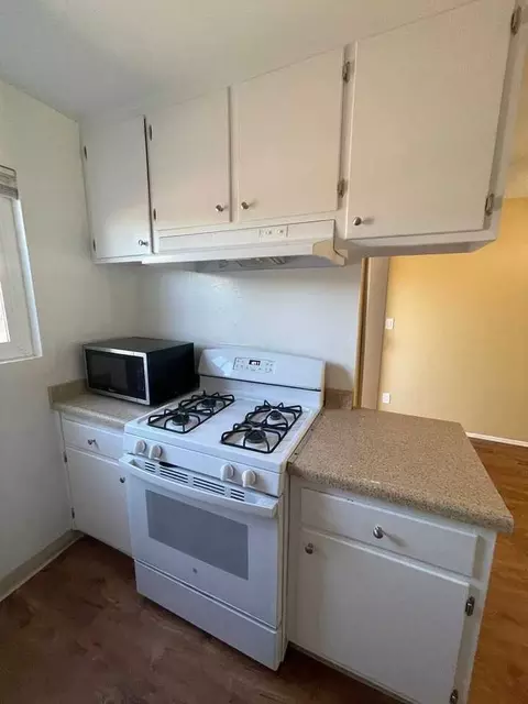 343 Cabrillo St, Costa Mesa, CA 92627
