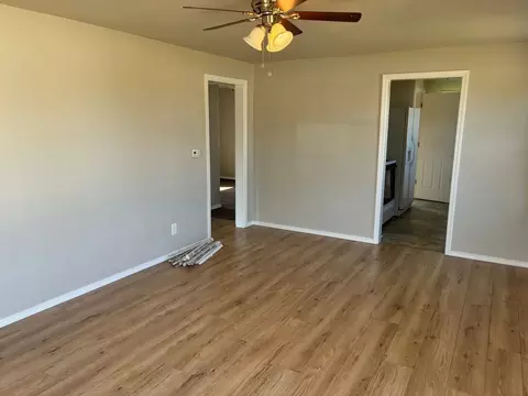 122 E Hazel St, Caldwell, ID 83605 photo 3