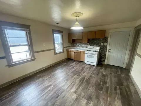 2414 S 9th St, Milwaukee, WI 53215