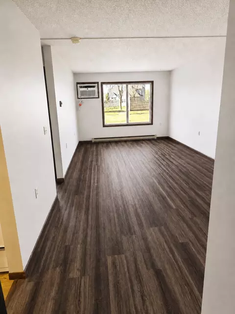 808 Hills Ave, Jackson, MN 56143