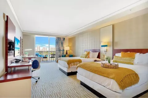 18001 Collins Ave, Sunny Isles Beach, FL 33160