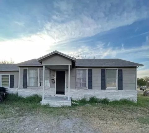 811 S 13th St, Kingsville, TX 78363