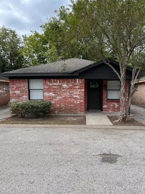 447 E Whitney St, Houston, TX 77022