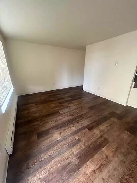 1398 E Cleveland St, Woodburn, OR 97071
