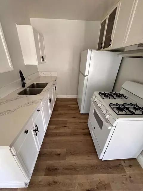 1044 W 110th St, Westmont, CA 90044