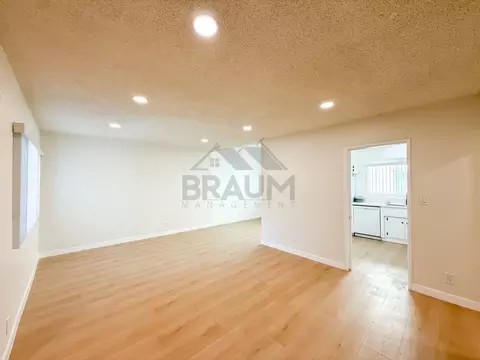 13129 Oxnard St, Los Angeles, CA 91401