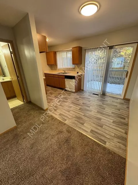 4907 Hedgewood Dr, Midland, MI 48640