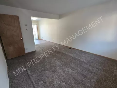 4907 Hedgewood Dr, Midland, MI 48640