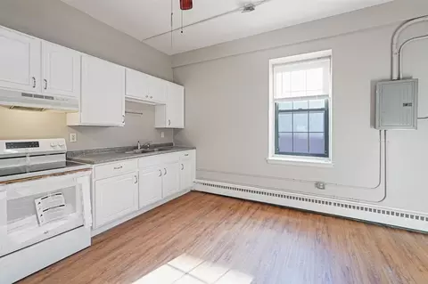 26 Main St, Woonsocket, RI 02895