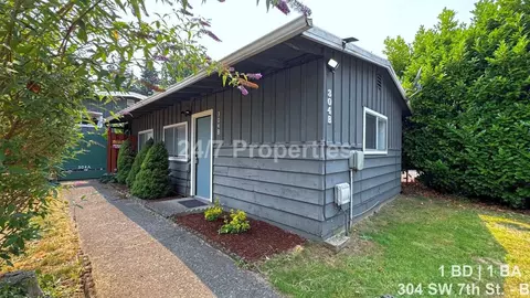 304 SW 7th St, Troutdale, OR 97060