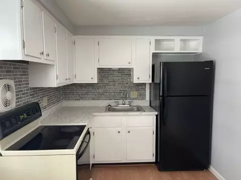 7 Homecrest Ave, Ware, MA 01082