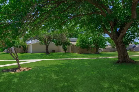 1236 Dickens Ct, Arlington, TX 76015 photo 5