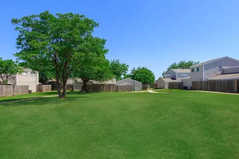 1236 Dickens Ct, Arlington, TX 76015 photo 4