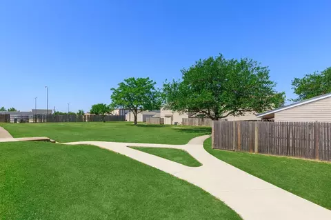 1236 Dickens Ct, Arlington, TX 76015 photo 9