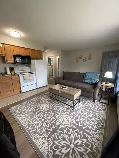 4031 Crooks Rd, Royal Oak, MI 48073