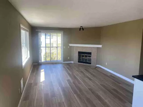 703 N 105th St, Seattle, WA 98133
