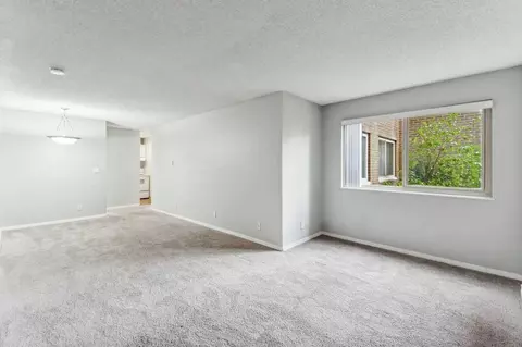 10500 Meridian Ave N, Seattle, WA 98133