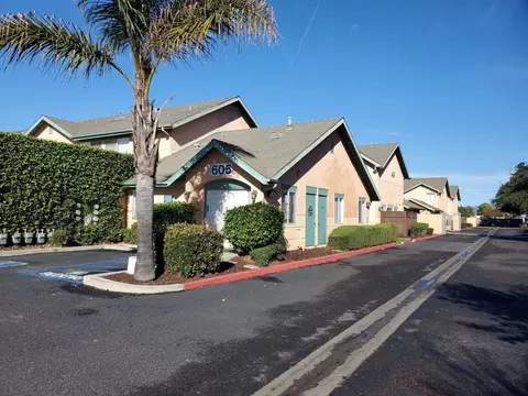605 E Newlove Dr, Santa Maria, CA 93454