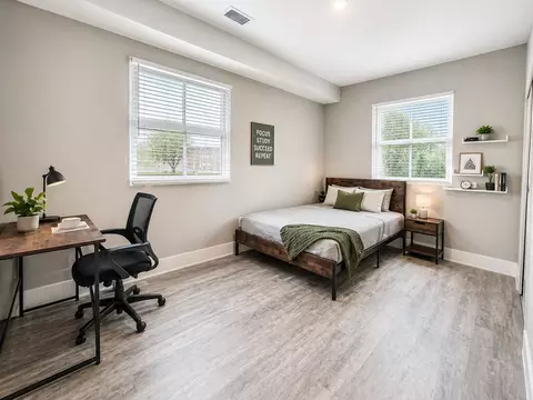 1212 W 37th Dr, Los Angeles, CA 90007