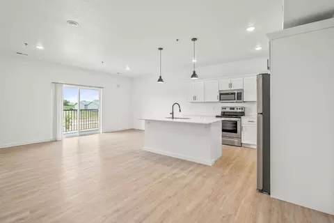 402 Fast Ln, Cedar Falls, IA 50613