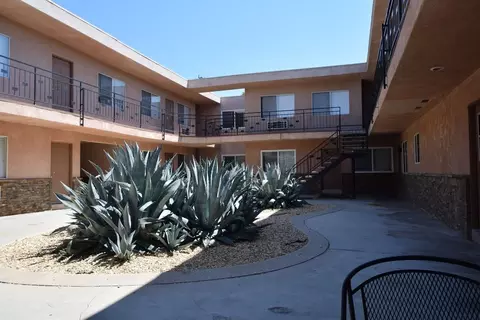 24913 24913-24925-24933 Walnut St, Newhall, CA 91321