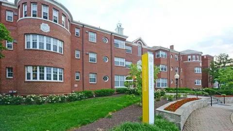 701 N Wayne St, Arlington, VA 22201 photo 3
