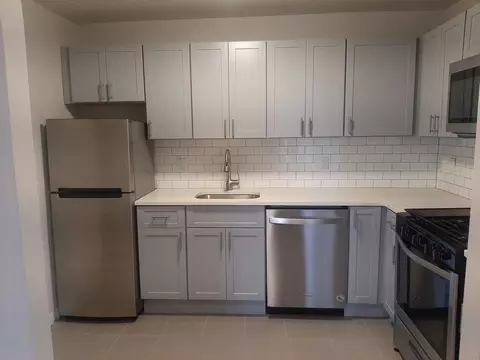 801 S 47th St, Philadelphia, PA 19143