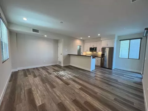 1420 Pacific Beach Dr, San Diego, CA 92109
