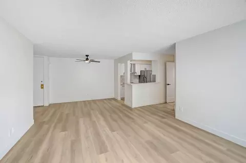 8300 De Longpre Ave, West Hollywood, CA 90069