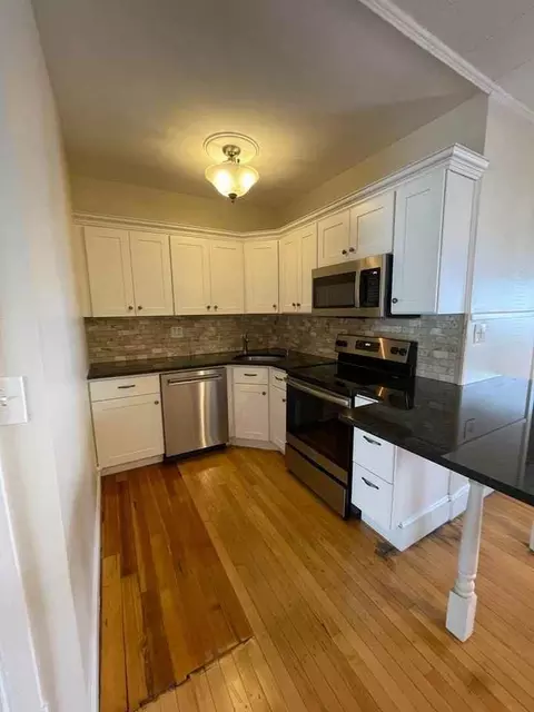 669 Chestnut St, Manchester, NH 03104 photo 8