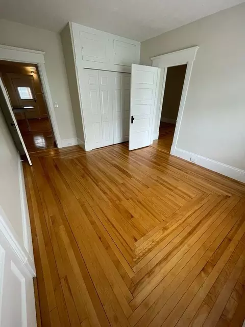 669 Chestnut St, Manchester, NH 03104 photo 3