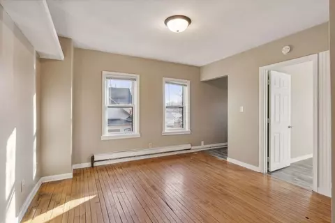 940 3rd St E, Saint Paul, MN 55106